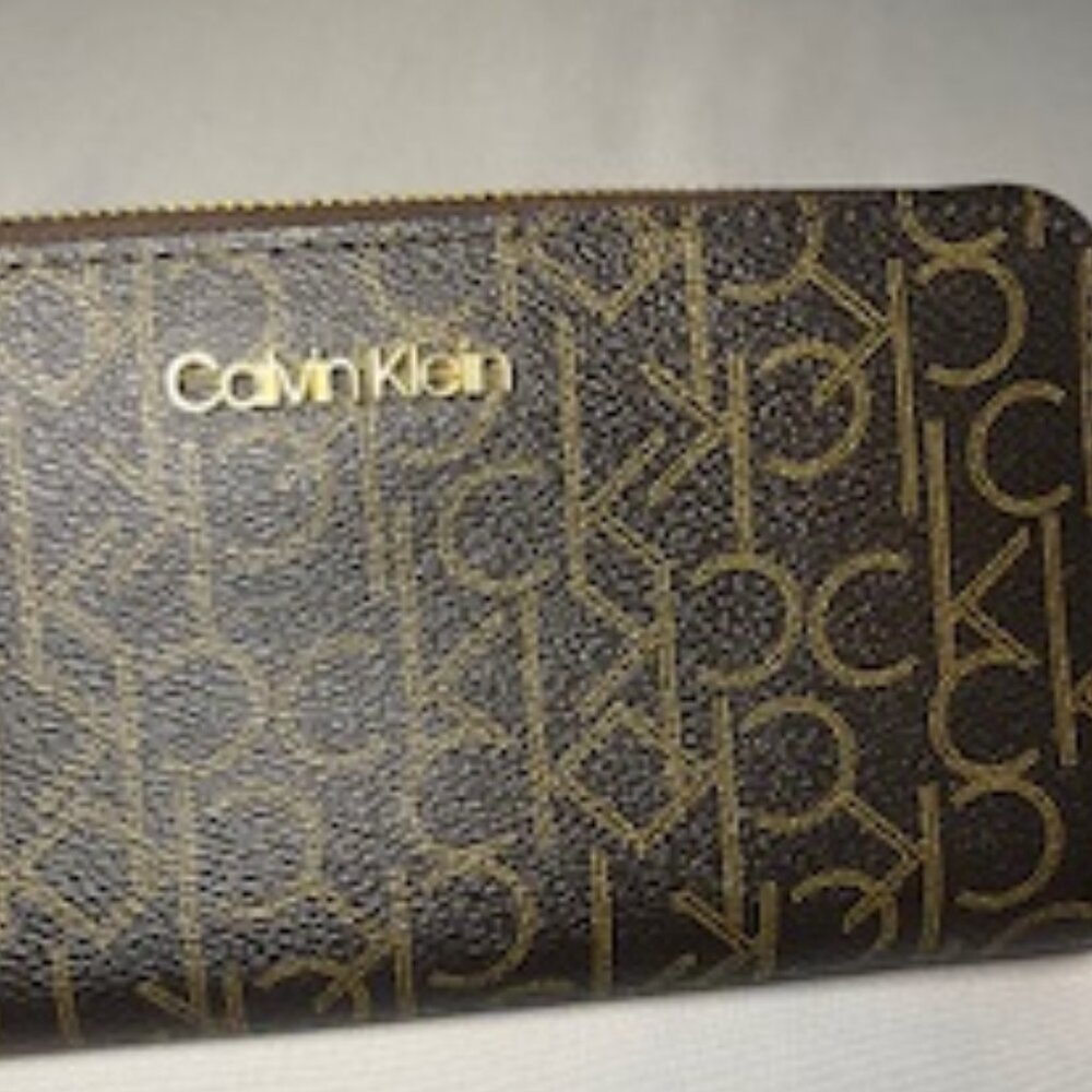 Calvin Klien Zip Wallet/Wristlet